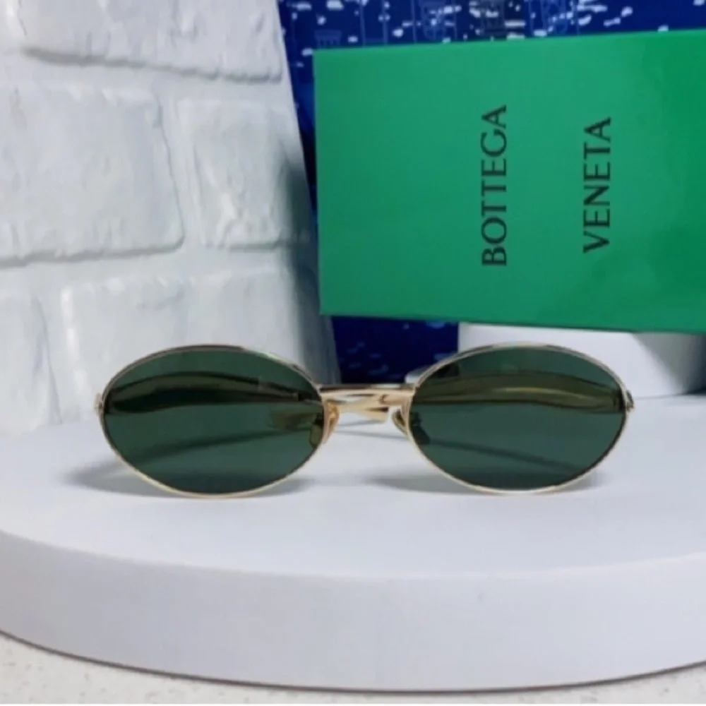Bottega Veneta Gold Frame Sunglasses with Dark Green Lenses - Picture 3 of 4